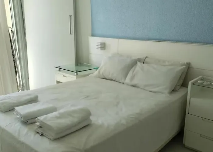 Suite E Quarto Em Apto Compartilhado Frente Mar